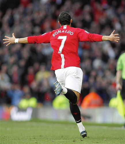 育场馆内还 育场馆内还